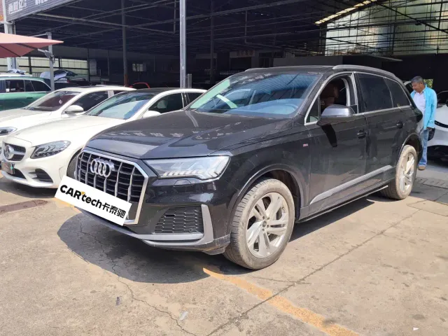Audi Q7 — Фото автомобиля 2