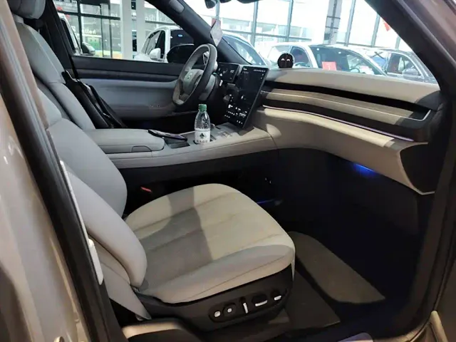 Nio ES8 — Фото автомобиля 24