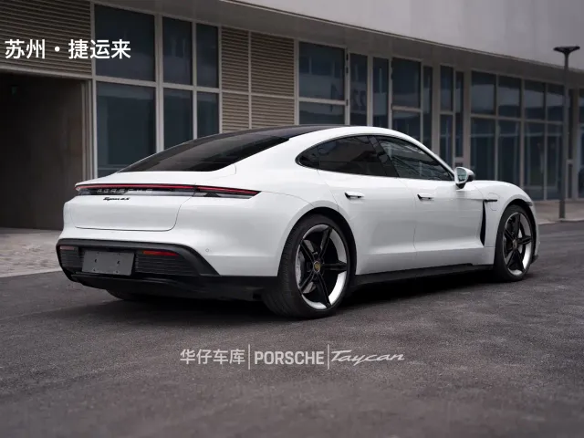 Porsche Taycan — Фото автомобиля 8