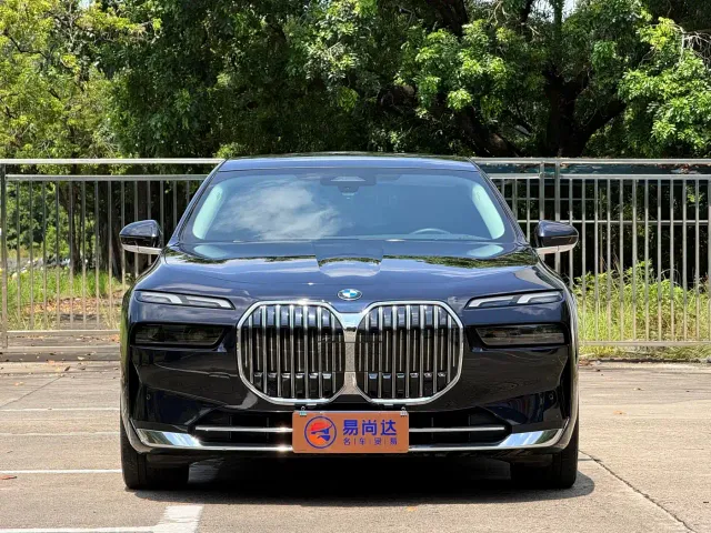 Фотография автомобиля — BMW 7 Series