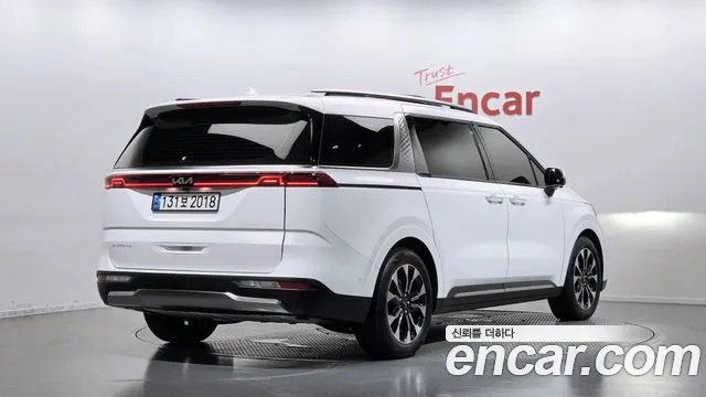 Kia Carnival Generation 4 — Фото автомобиля 2