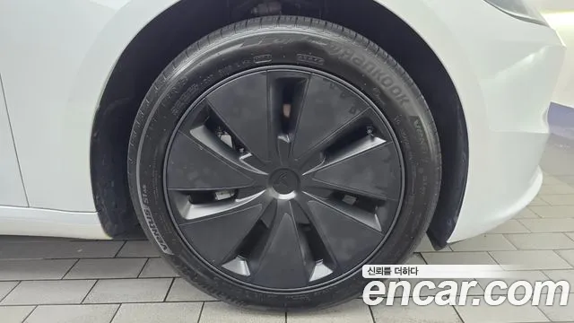 Tesla Model 3 — Фото автомобиля 16