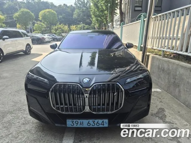 Фотография автомобиля — BMW i7 G70