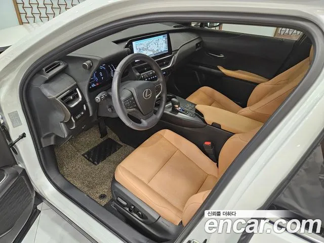 Lexus UX — Фото автомобиля 13