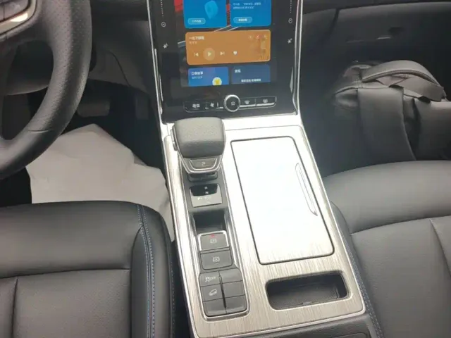 Roewe RX5 — Фото автомобиля 13