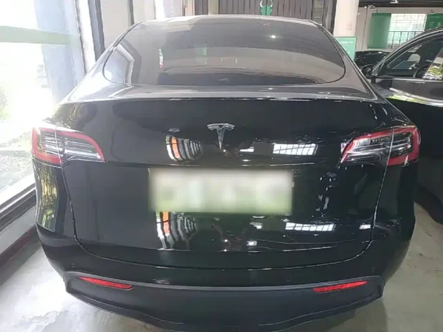 Tesla Model Y — Фото автомобиля 5