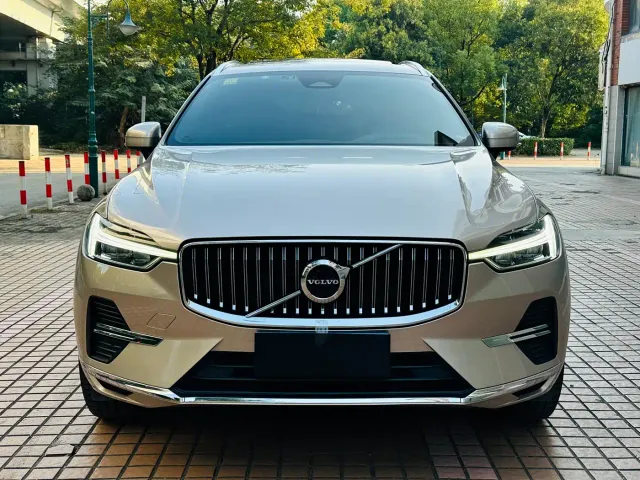 Volvo XC60 — Фото автомобиля 2