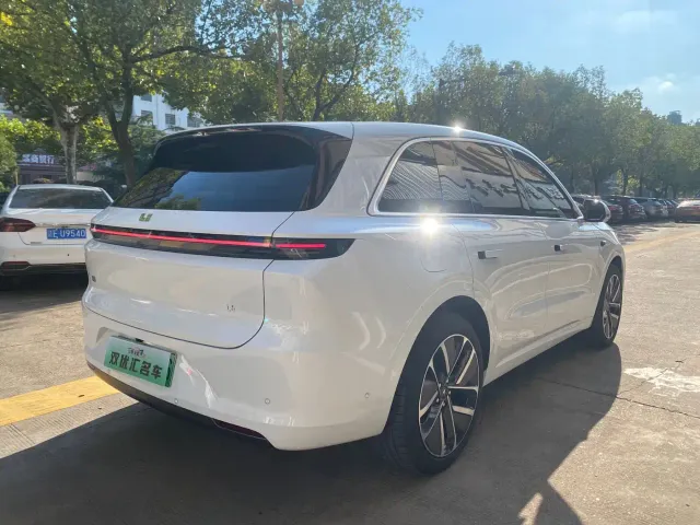 Li Auto L6 — Фото автомобиля 7