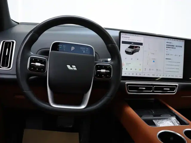 Li Auto L8 — Фото автомобиля 26