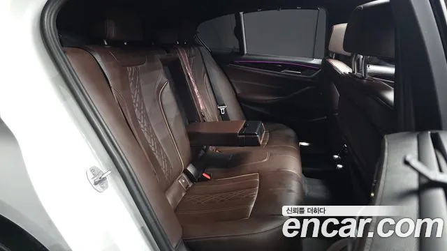 BMW 5 Series G30 — Фото автомобиля 18