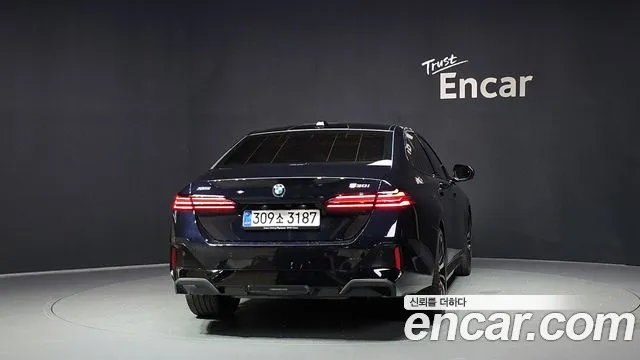 BMW 5-Series 5 серия (G60) 530i xDrive M Sport — Фото автомобиля 4