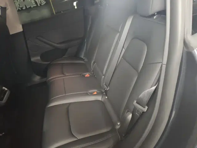 Tesla Model Y — Фото автомобиля 16