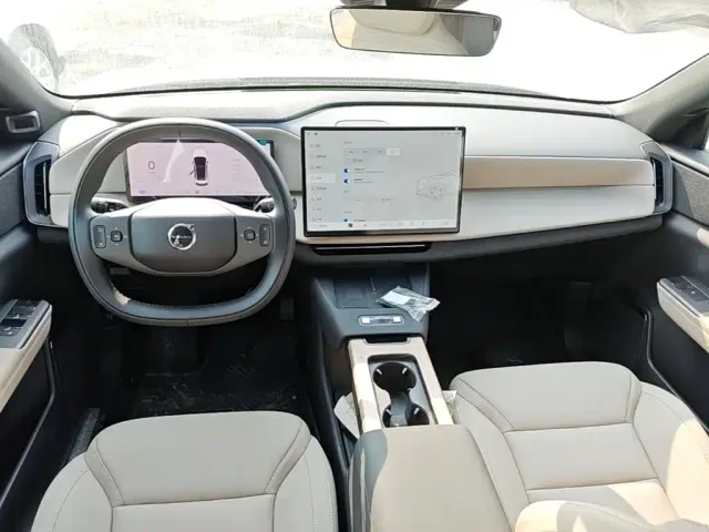 Volvo XC70 Plug-in Hybrid — Фото автомобиля 9