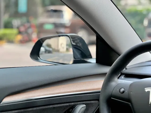 Tesla Model 3 — Фото автомобиля 11