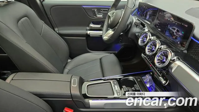 Mercedes-Benz EQB — Фото автомобиля 9