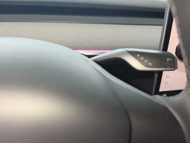 Tesla Model Y — Фото автомобиля 9