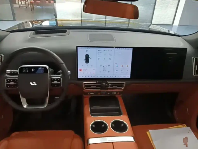 Li Auto L8 — Фото автомобиля 9