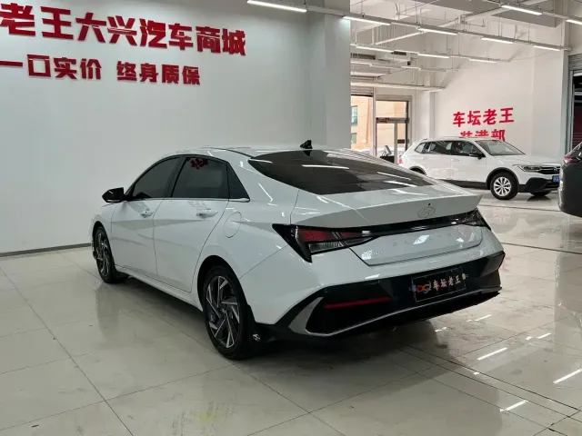 Hyundai Elantra — Фото автомобиля 11
