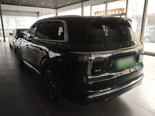 Aito M8 — Фото автомобиля 4
