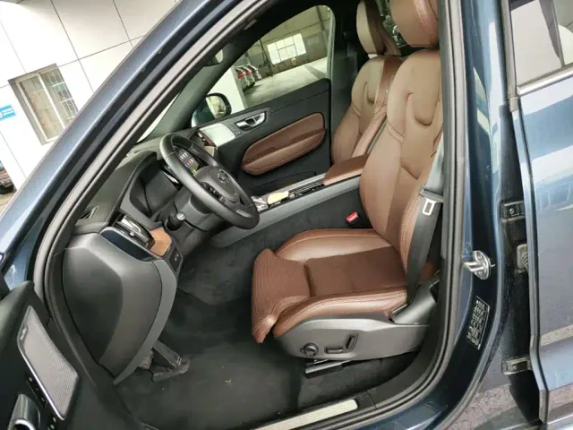 Volvo XC60 — Фото автомобиля 14