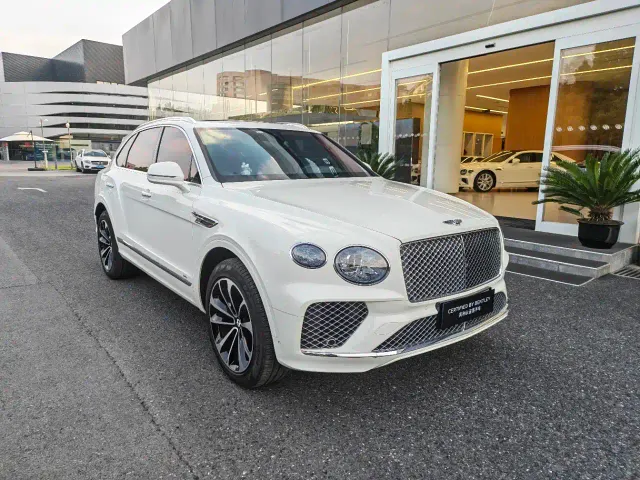 Bentley Bentayga — Фото автомобиля 3