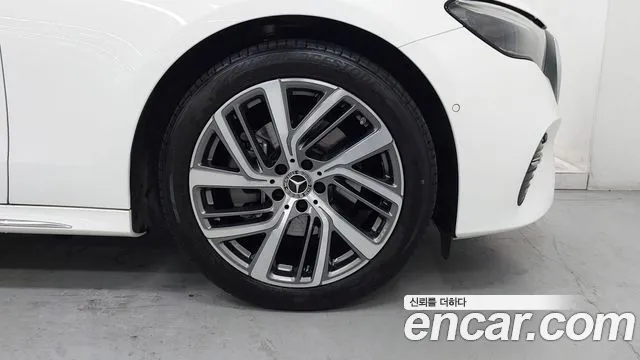 Mercedes-Benz E-Class — Фото автомобиля 5