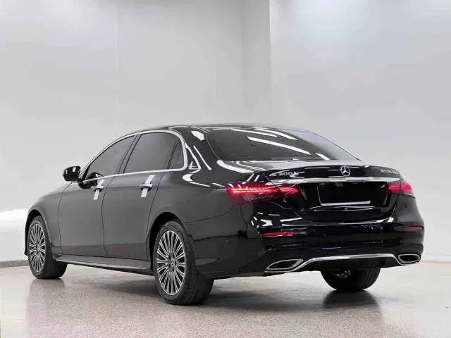 Mercedes-Benz E-Class — Фото автомобиля 5
