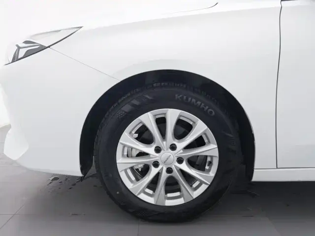 Roewe i5 — Фото автомобиля 17