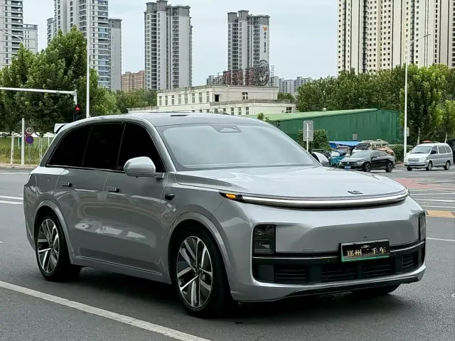 Li Auto L8 — Фото автомобиля 3