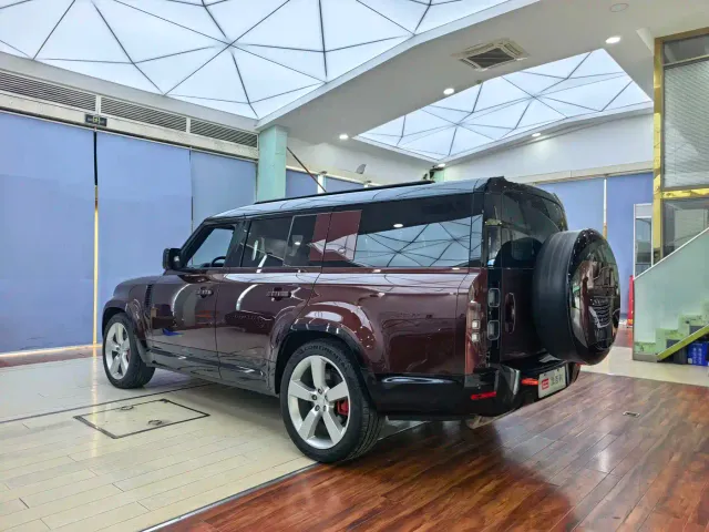 Land Rover Defender — Фото автомобиля 18