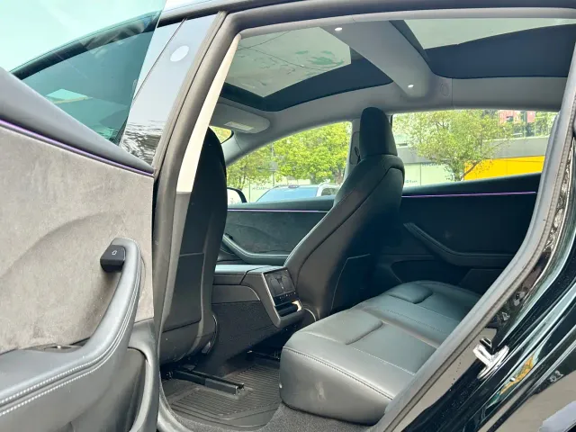 Tesla Model 3 — Фото автомобиля 10