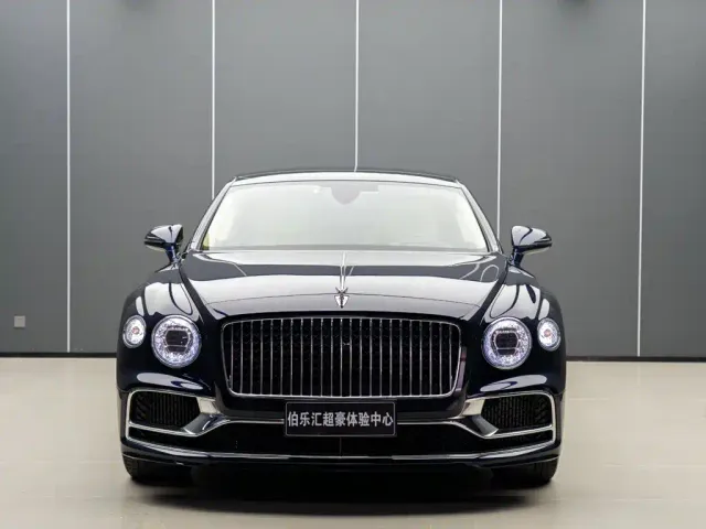 Bentley Flying Spur — Фото автомобиля 4