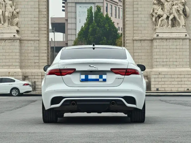 Jaguar XEL — Фото автомобиля 6