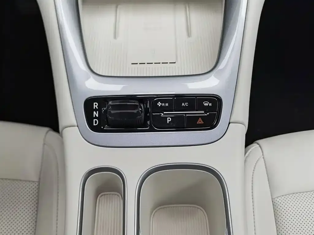 Geely Galaxy Starry Wish 2025 UP 410km Explorer+ Edition — Фото автомобиля 13