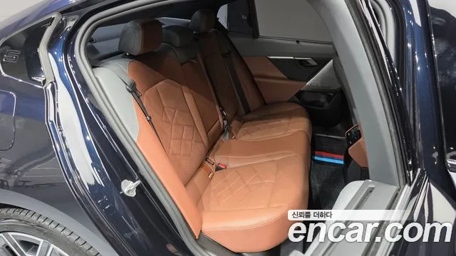 BMW 5-Series 5 серия (G60) — Фото автомобиля 11