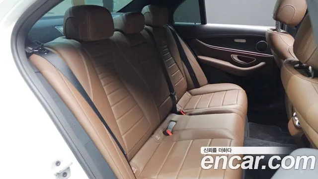 Mercedes-Benz E-Class — Фото автомобиля 17