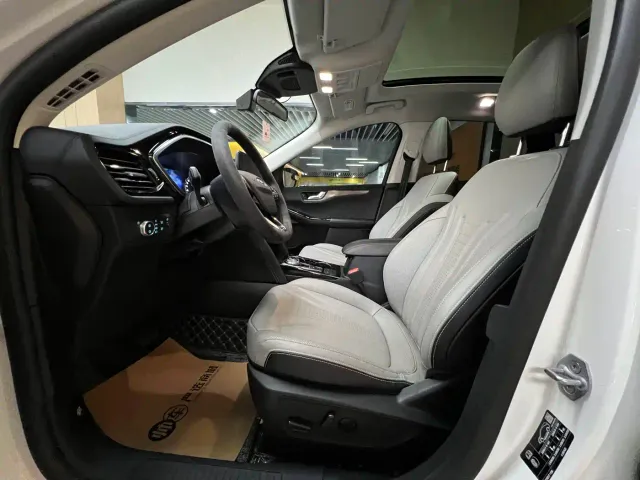Ford Escape — Фото автомобиля 7