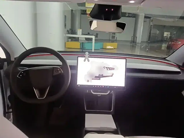 Tesla Model Y — Фото автомобиля 9