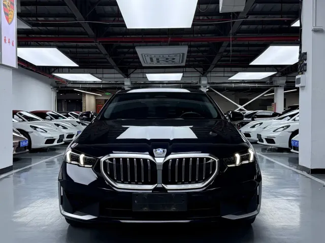 BMW 5 Series — Фото автомобиля 2