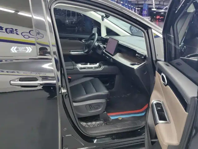 GAC Trumpchi E8 — Фото автомобиля 8