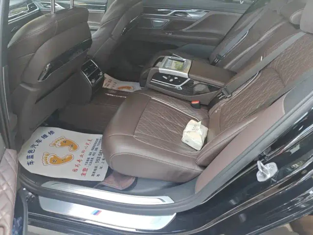 BMW 7 Series — Фото автомобиля 11