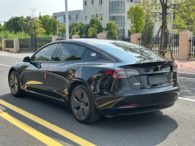 Tesla Model 3 — Фото автомобиля 7