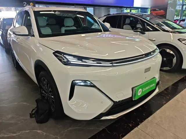 Geely Galaxy Starship 7 EM-i — Фото автомобиля 3