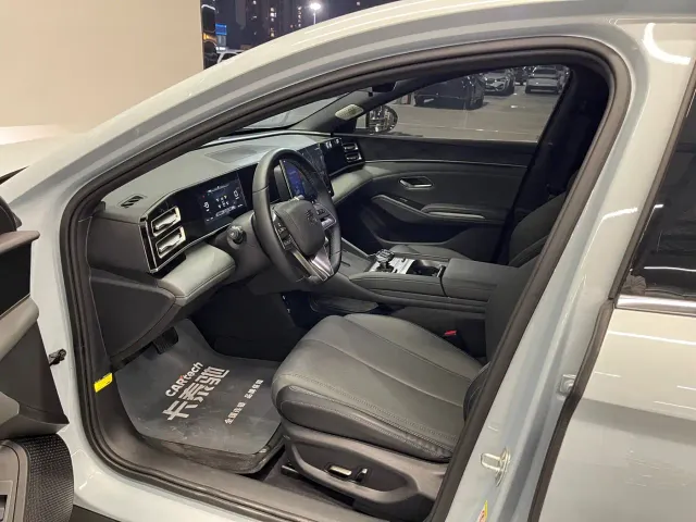 BYD Qin L — Фото автомобиля 10