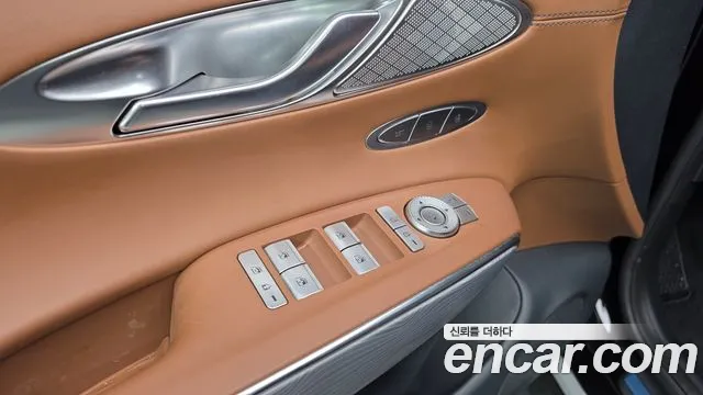 Genesis GV70 — Фото автомобиля 30