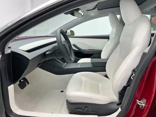 Tesla Model 3 — Фото автомобиля 16