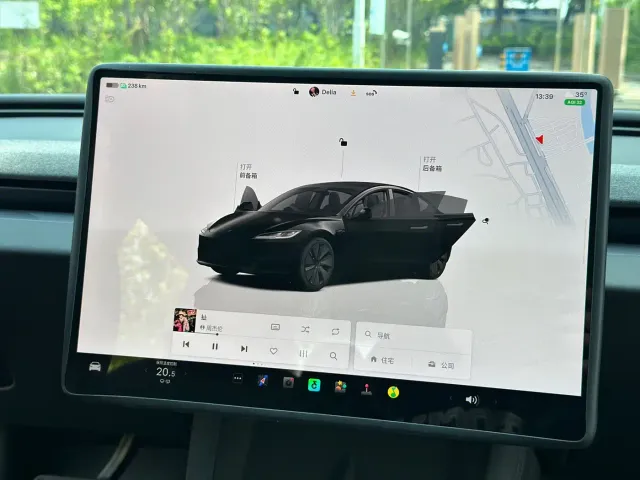 Tesla Model 3 — Фото автомобиля 15