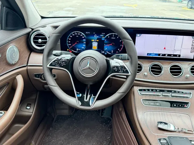 Mercedes-Benz E-Class — Фото автомобиля 6