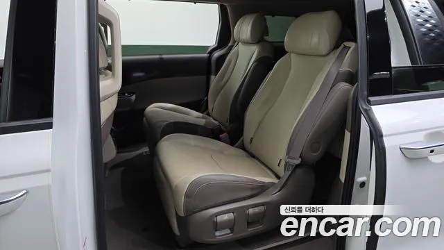 Kia Carnival Generation 4 — Фото автомобиля 11