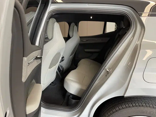 Volvo EX30 — Фото автомобиля 27